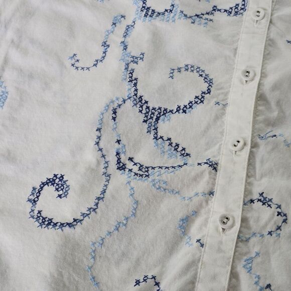 Chico's Cross Stich Embroidered White Button Up Top Blouse Size 0 Small - Picture 7 of 10
